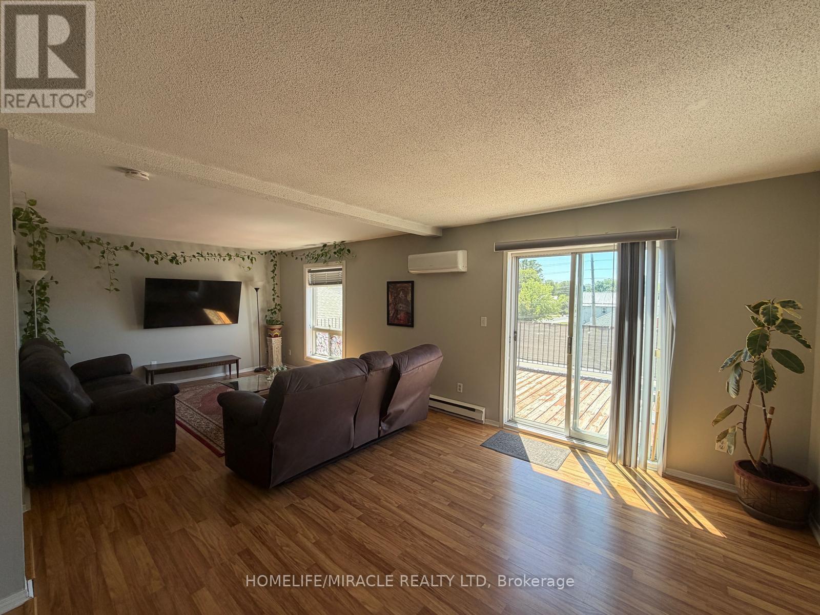 13 Yonge Street S, Springwater, ON