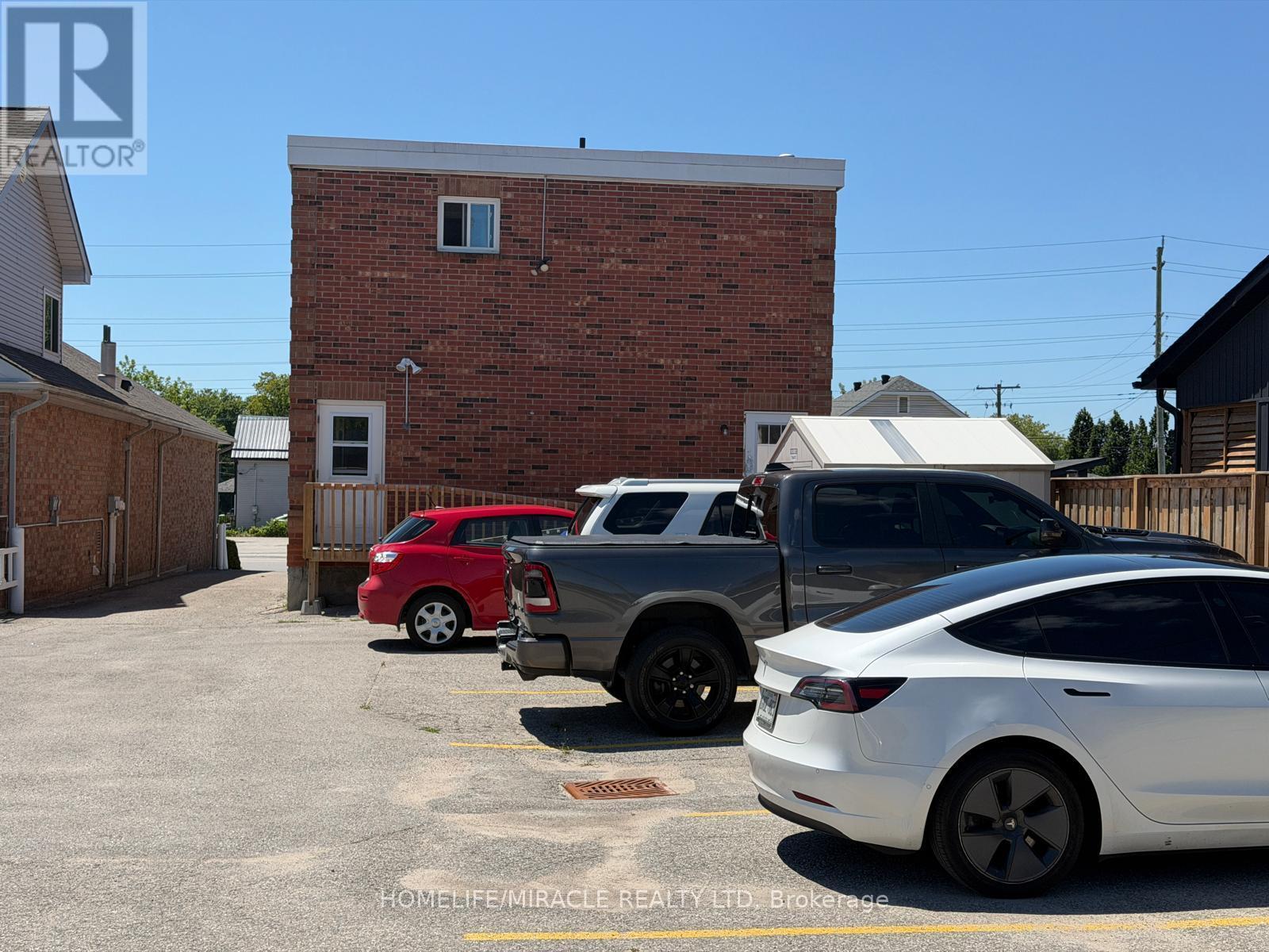 13 Yonge Street S, Springwater, ON