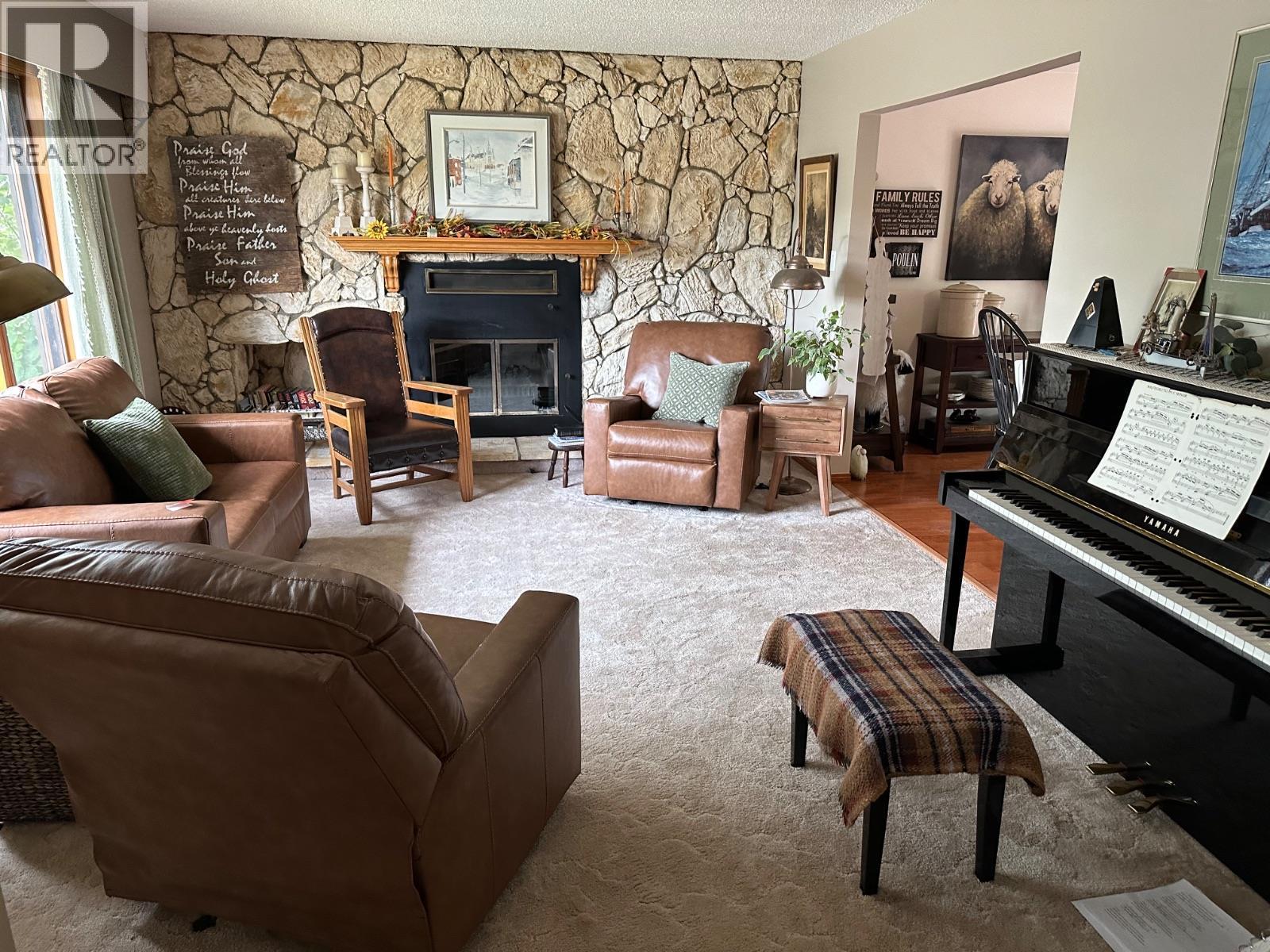 5128 44 Place Ne, Chetwynd, BC - Indoor Photo Showing Living Room With Fireplace