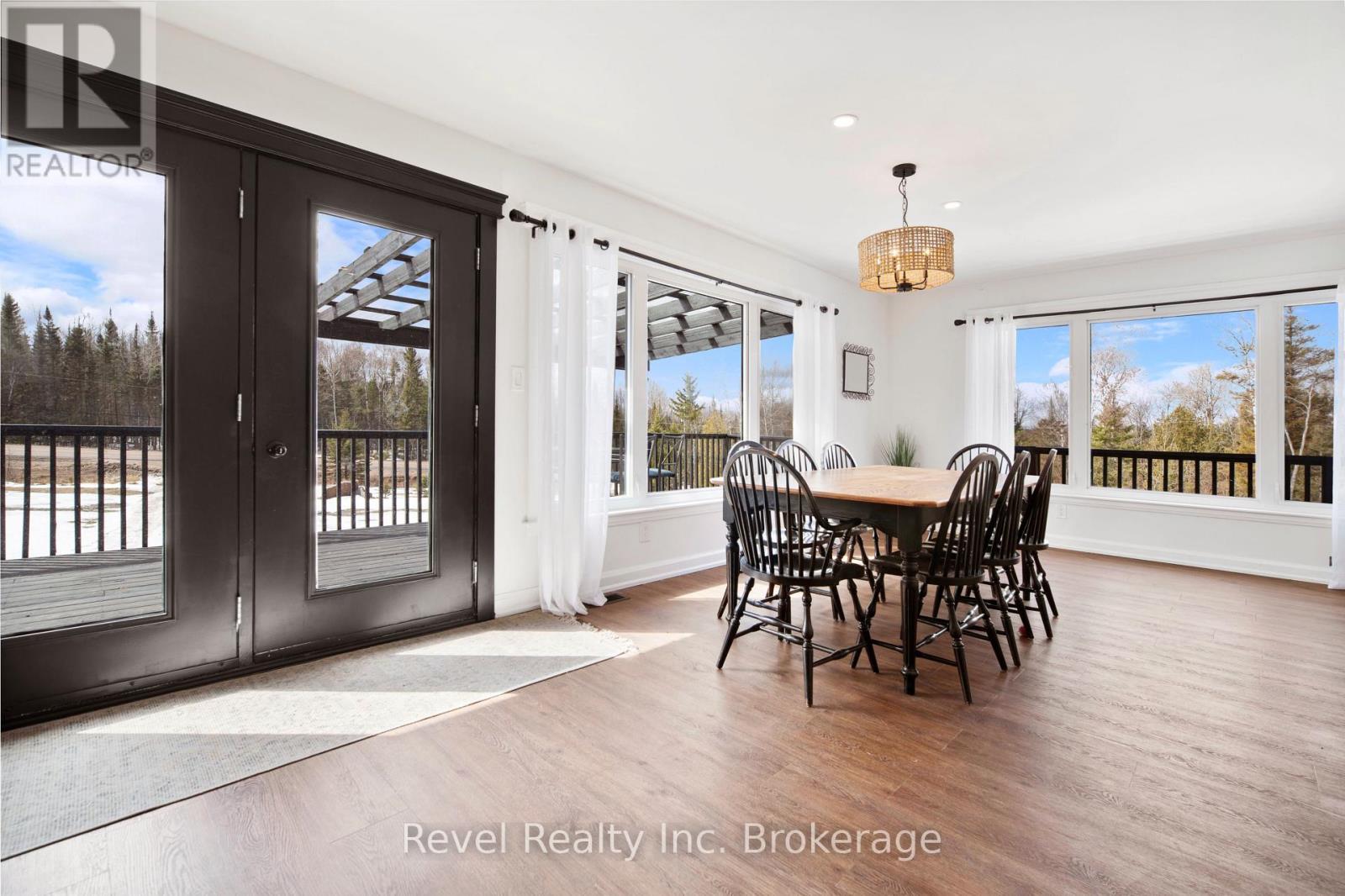 4205 Highway 17 E, Papineau-Cameron (Papineau Cameron), ON - Indoor Photo Showing Dining Room
