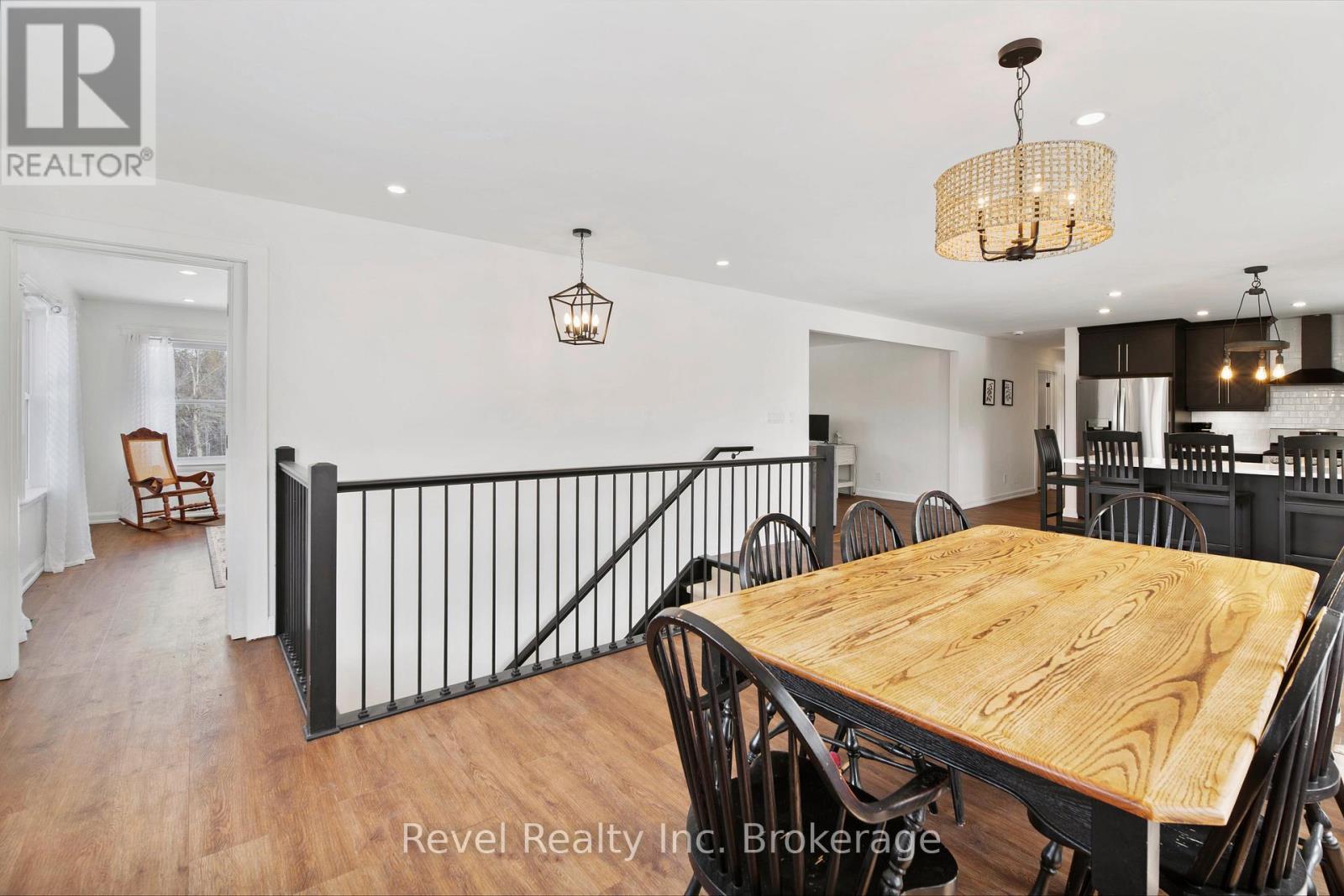 4205 Highway 17 E, Papineau-Cameron (Papineau Cameron), ON - Indoor Photo Showing Dining Room