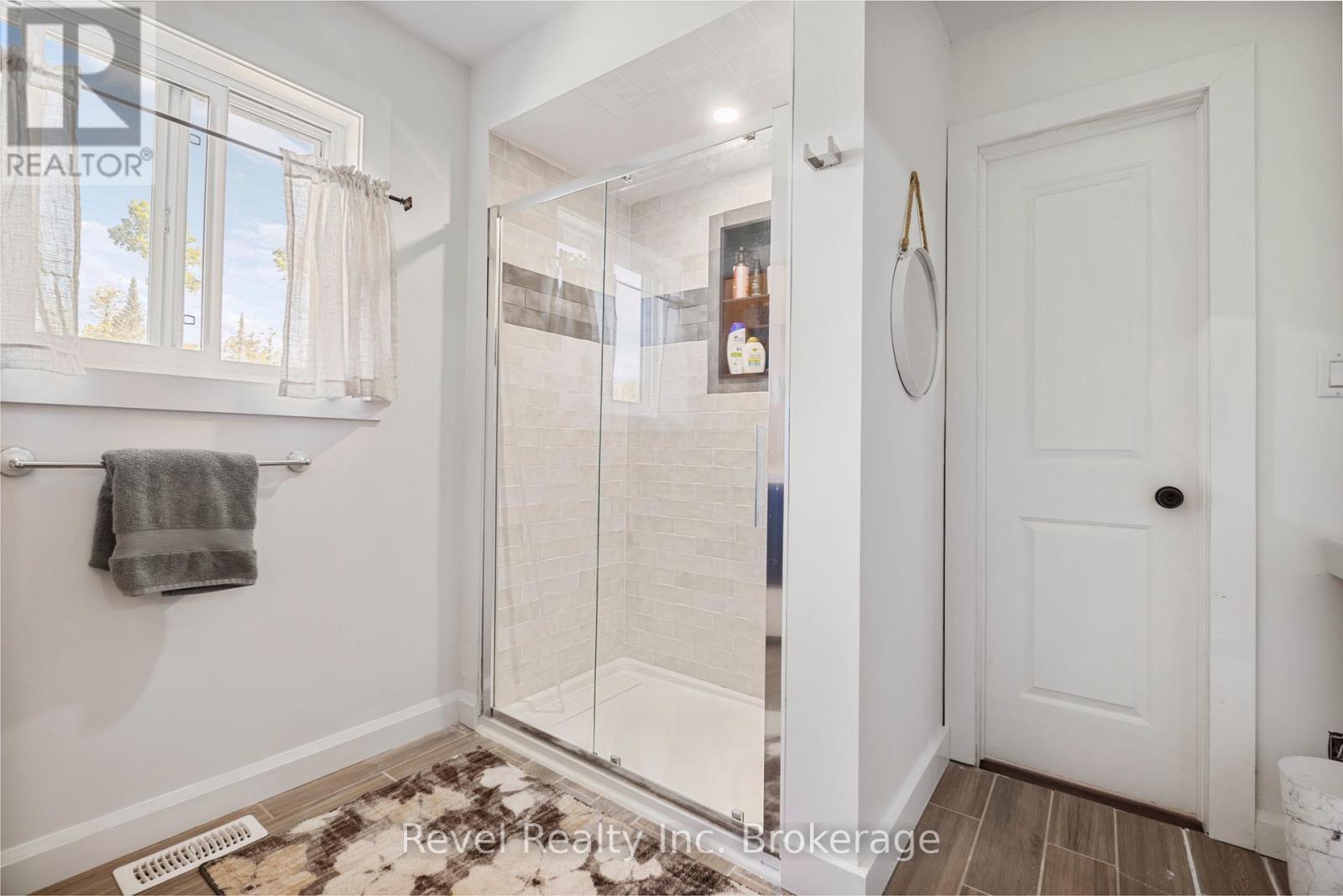 4205 Highway 17 E, Papineau-Cameron (Papineau Cameron), ON - Indoor Photo Showing Bathroom