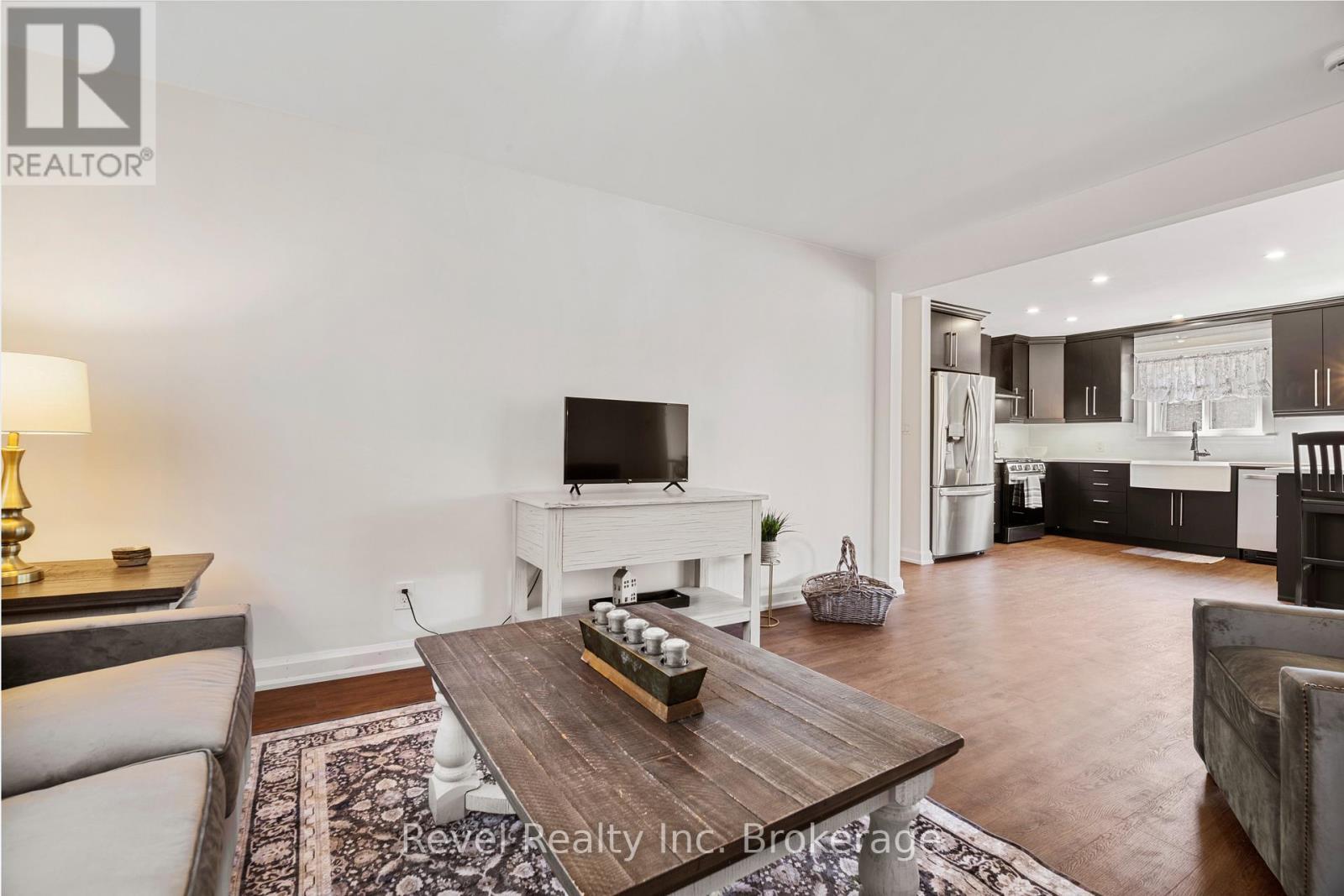 4205 Highway 17 E, Papineau-Cameron (Papineau Cameron), ON - Indoor