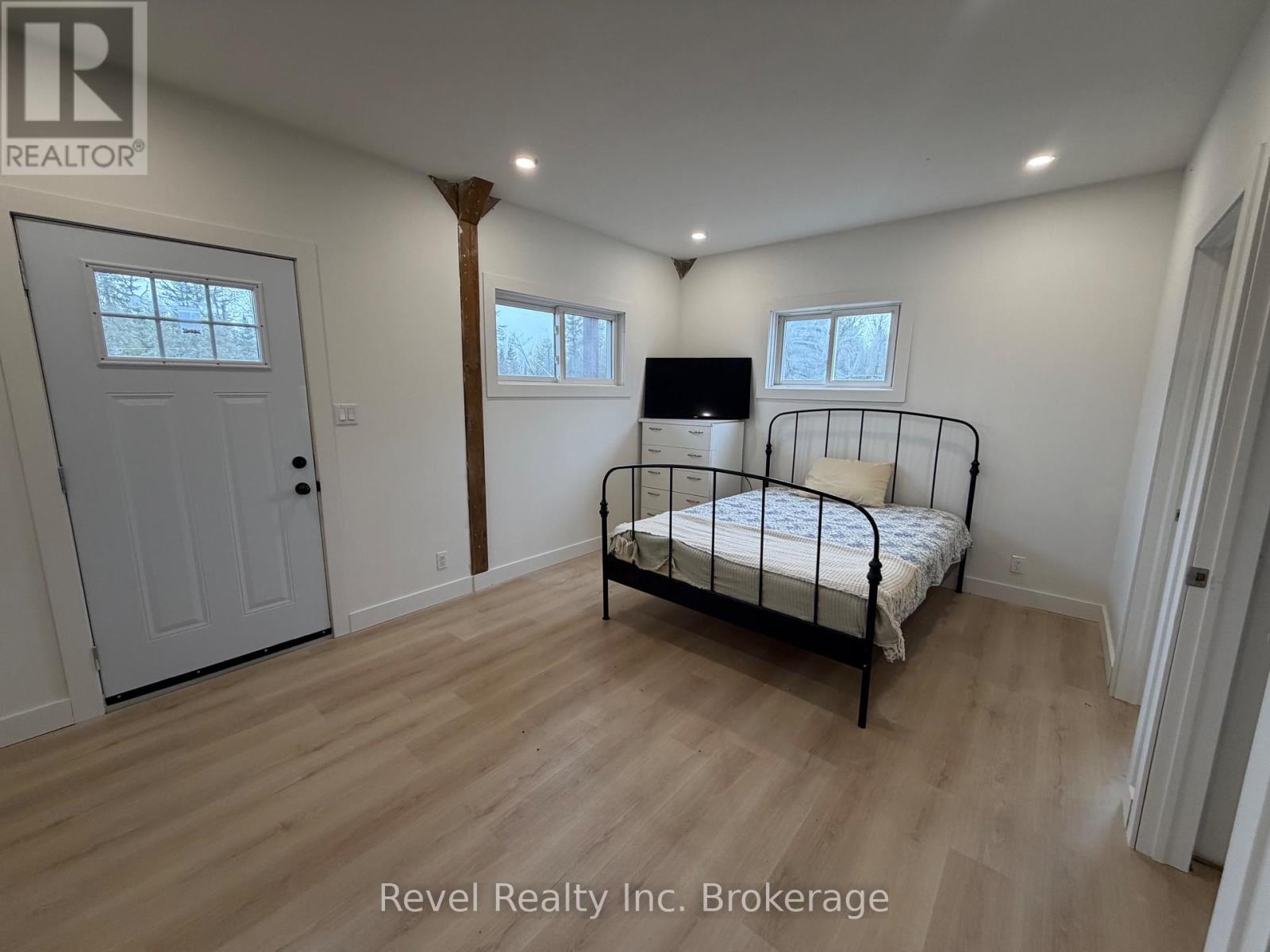 4205 Highway 17 E, Papineau-Cameron (Papineau Cameron), ON - Indoor Photo Showing Bedroom