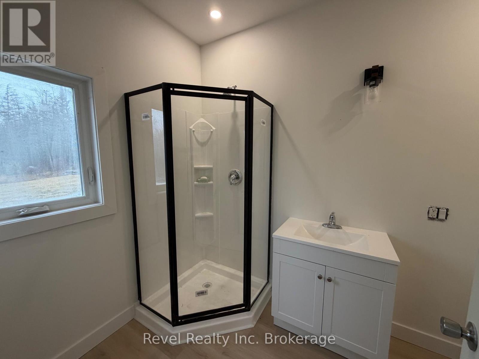 4205 Highway 17 E, Papineau-Cameron (Papineau Cameron), ON - Indoor Photo Showing Bathroom
