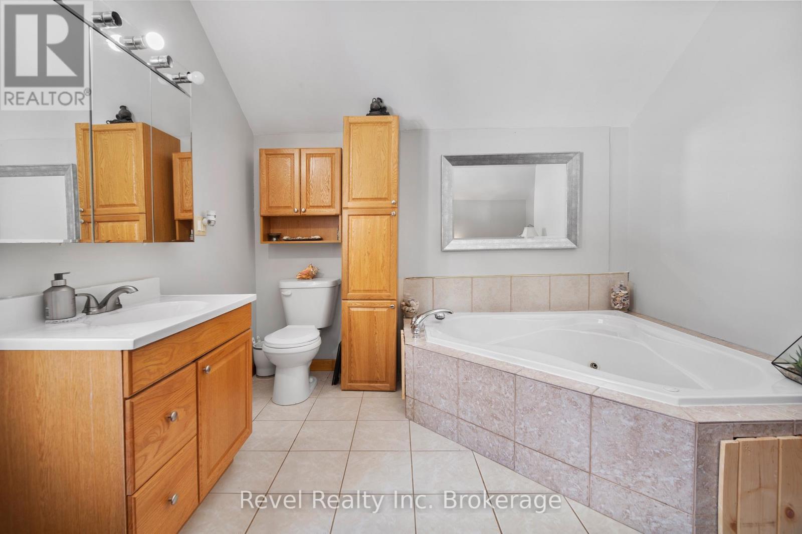 2242 Highway 124, Whitestone (Dunchurch), ON - Indoor Photo Showing Bathroom