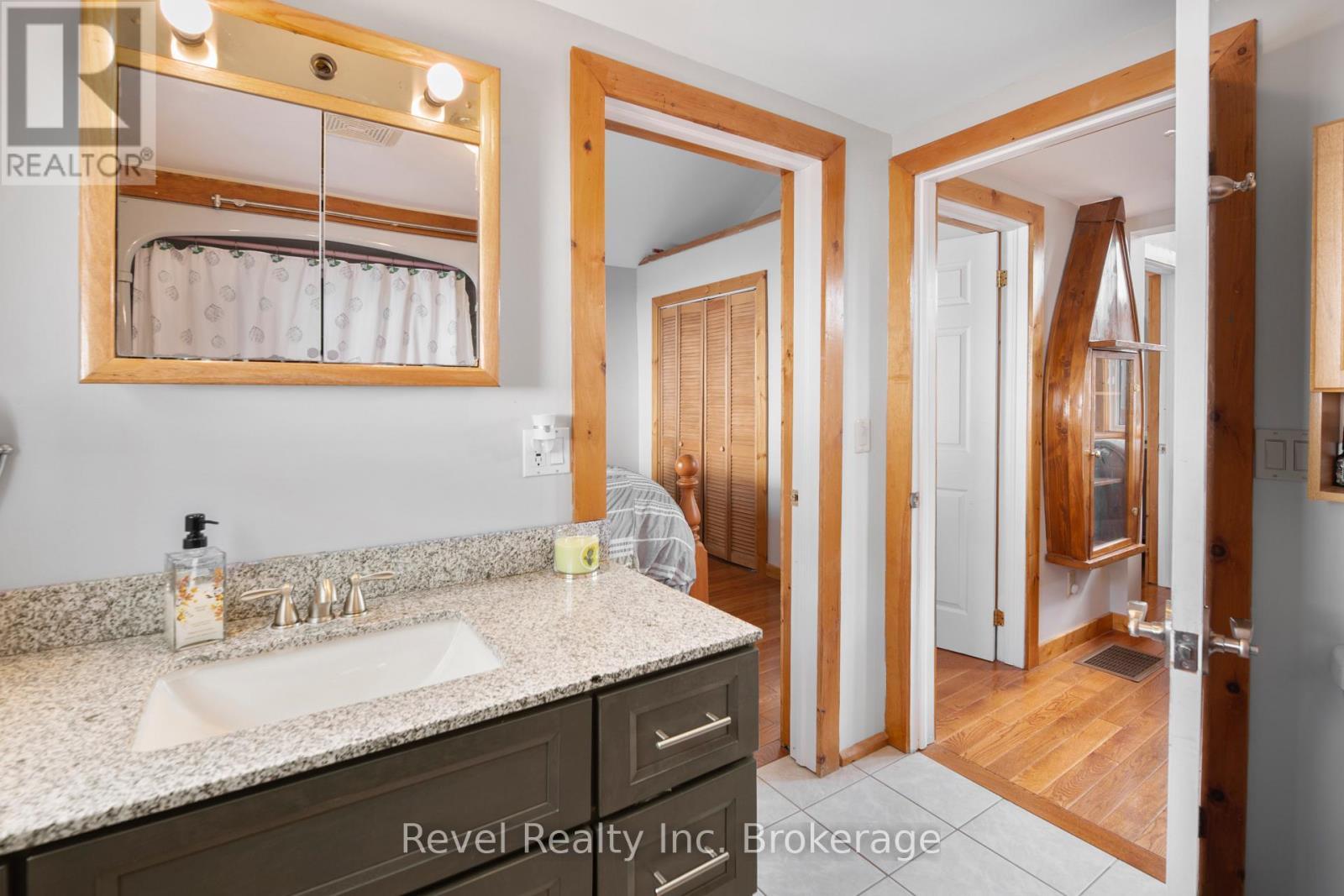 2242 Highway 124, Whitestone (Dunchurch), ON - Indoor Photo Showing Bathroom