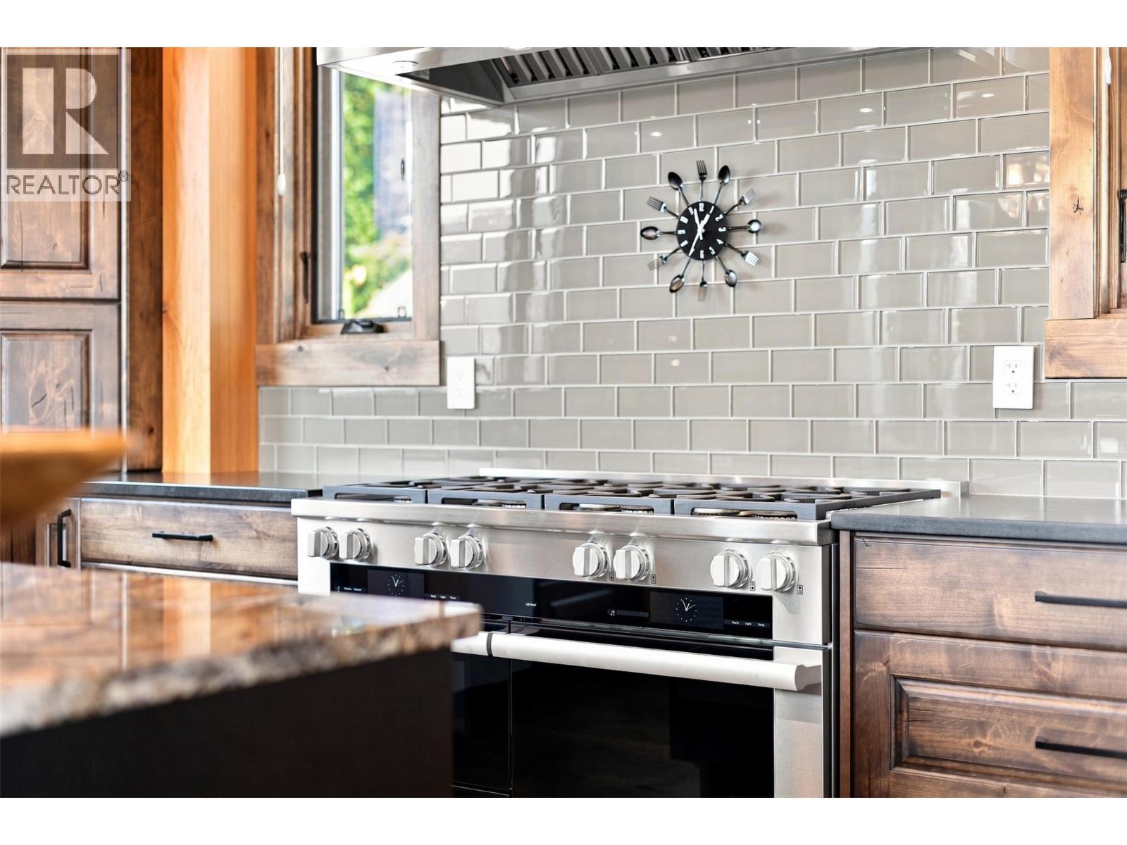 5419 Lookout Ridge Place, Sun Peaks, BC - Indoor Photo Showing Kitchen With Upgraded Kitchen