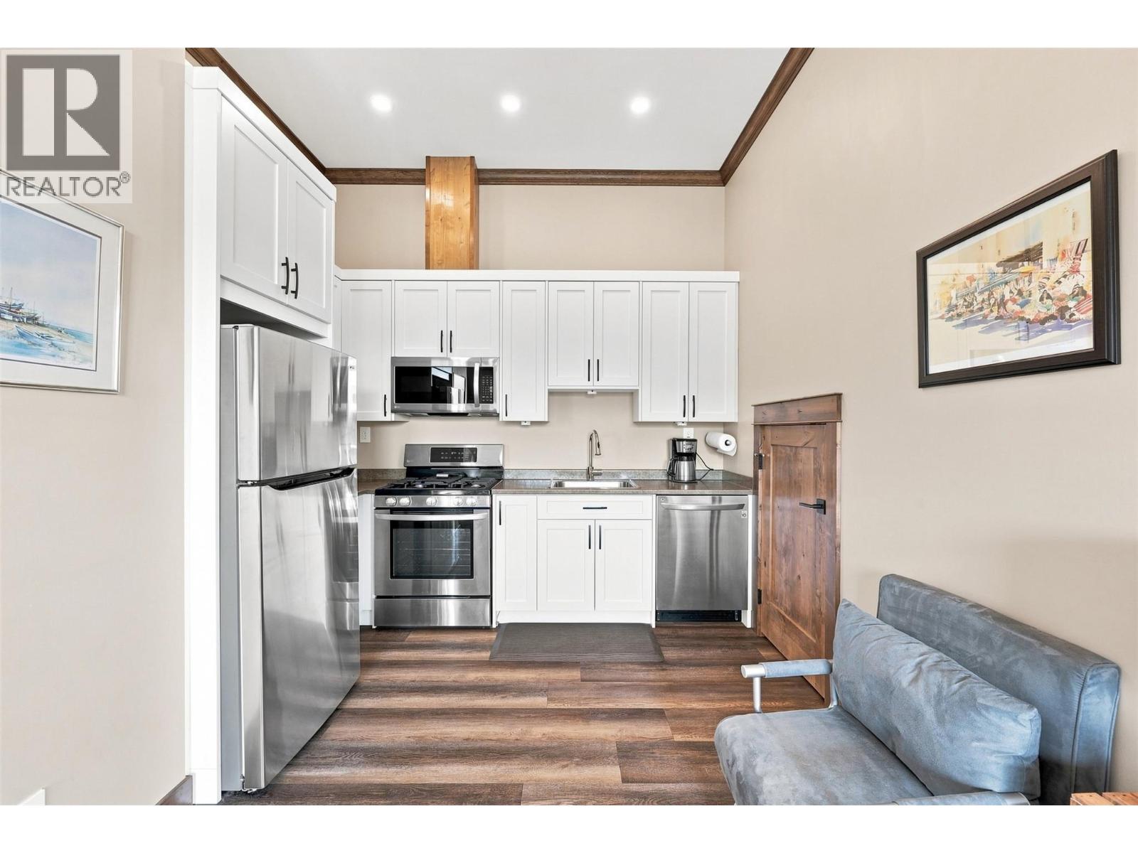 5419 Lookout Ridge Place, Sun Peaks, BC - Indoor Photo Showing Kitchen