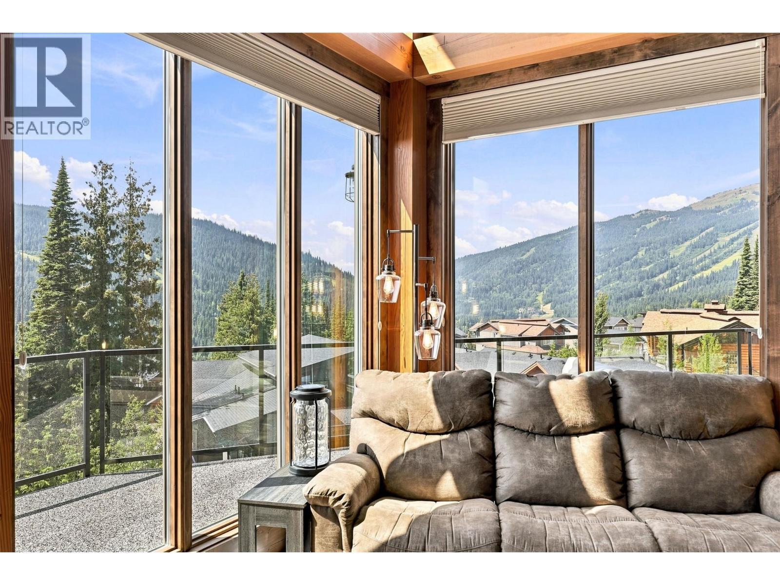 5419 Lookout Ridge Place, Sun Peaks, BC - Indoor Photo Showing Living Room