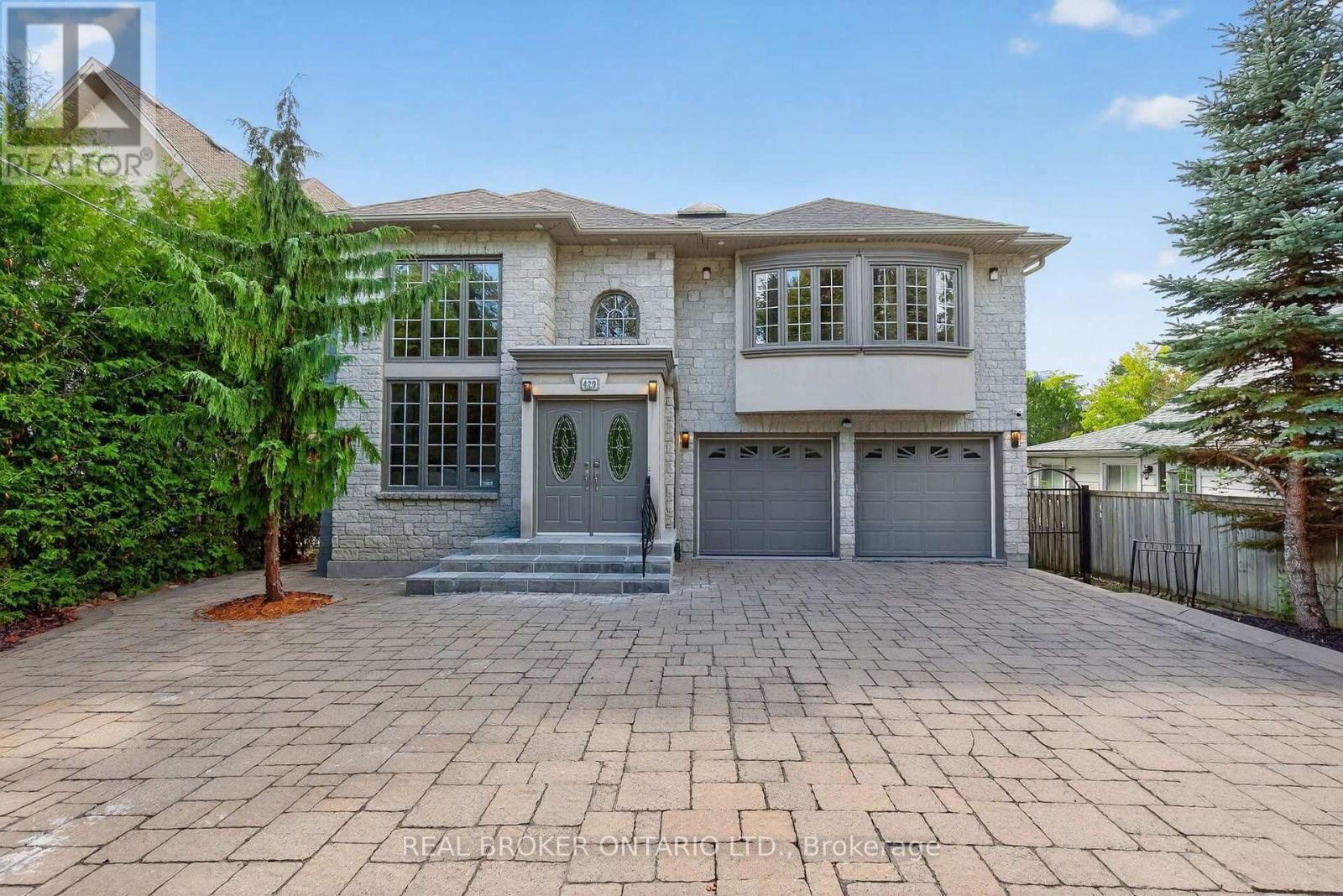 429 North Lake Road, Richmond Hill, ON - Outdoor With Facade