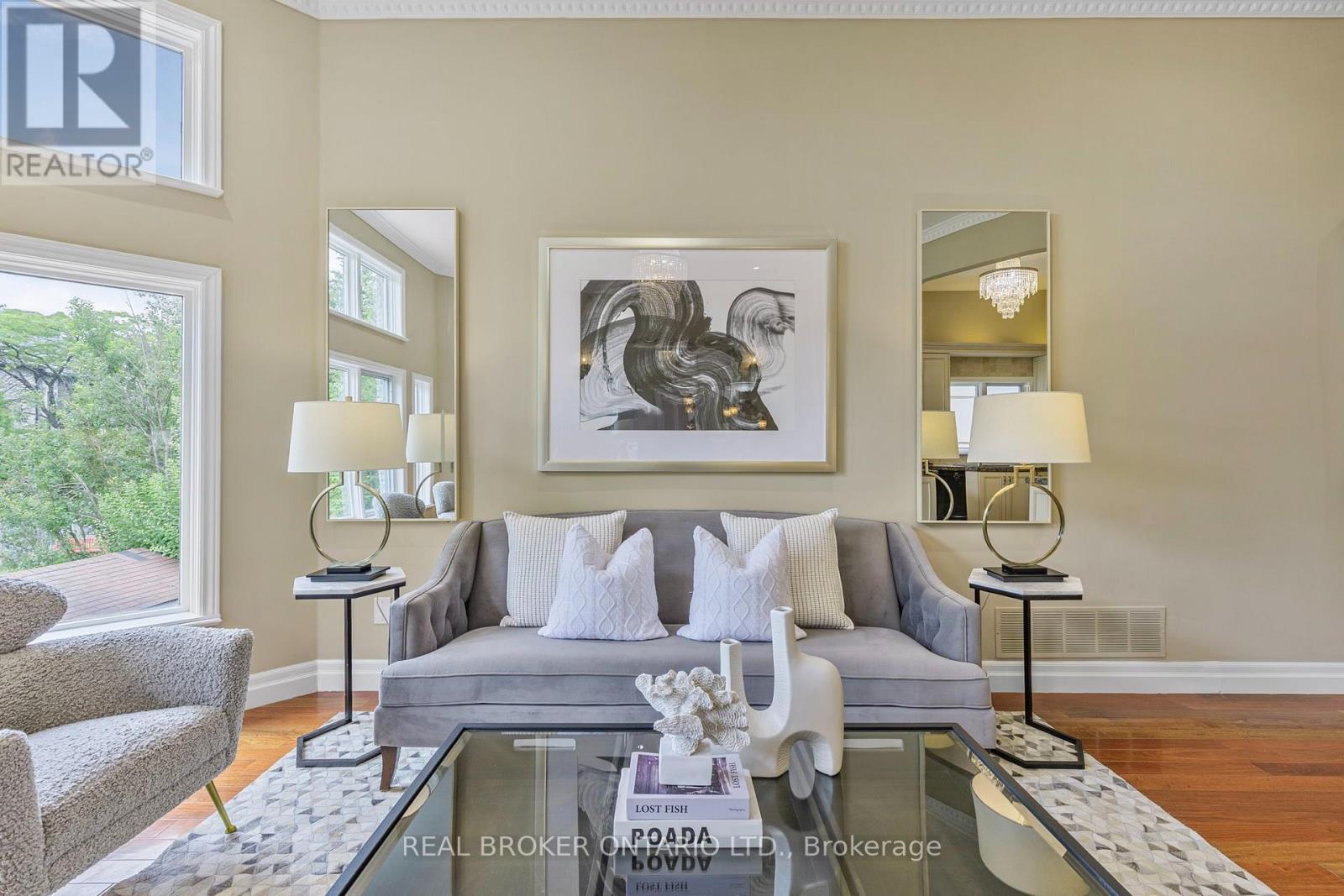 429 North Lake Road, Richmond Hill, ON - Indoor Photo Showing Living Room
