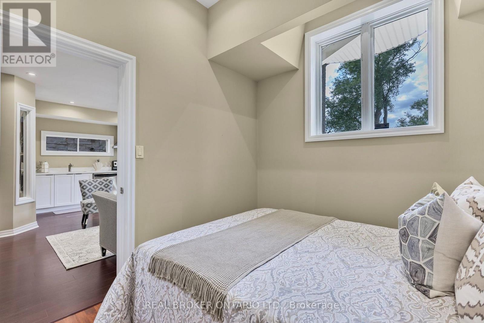 429 North Lake Road, Richmond Hill, ON - Indoor Photo Showing Bedroom