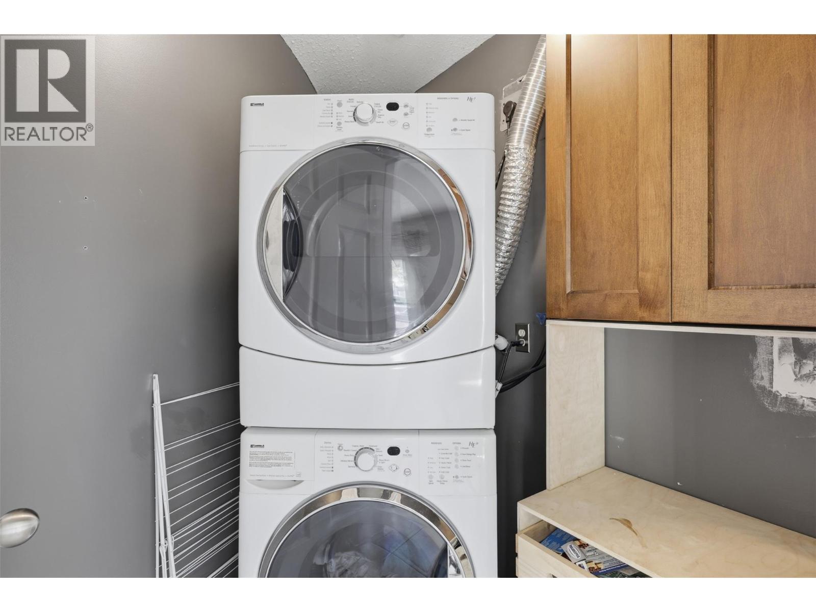 862 Greybriar Court, Kamloops, BC - Indoor Photo Showing Laundry Room