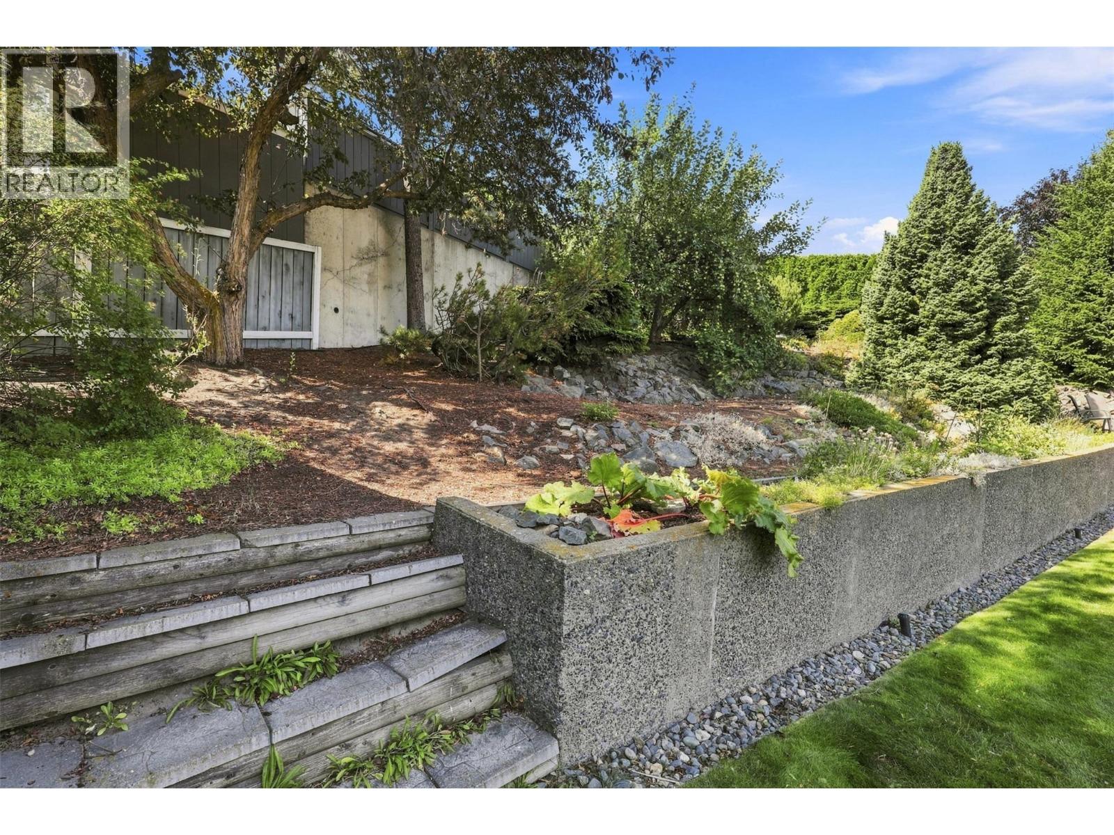 862 Greybriar Court, Kamloops, BC - Outdoor