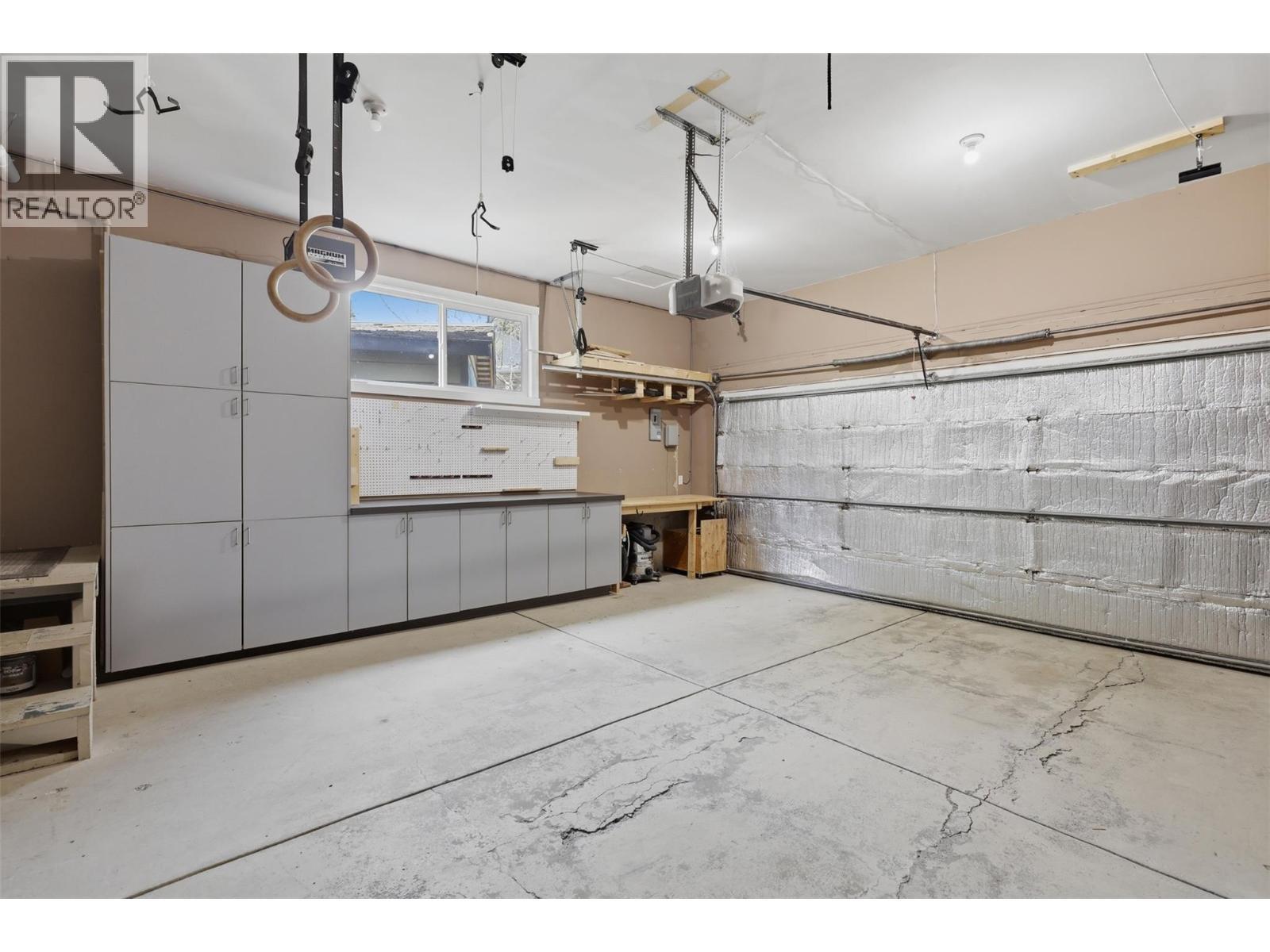 862 Greybriar Court, Kamloops, BC - Indoor Photo Showing Garage