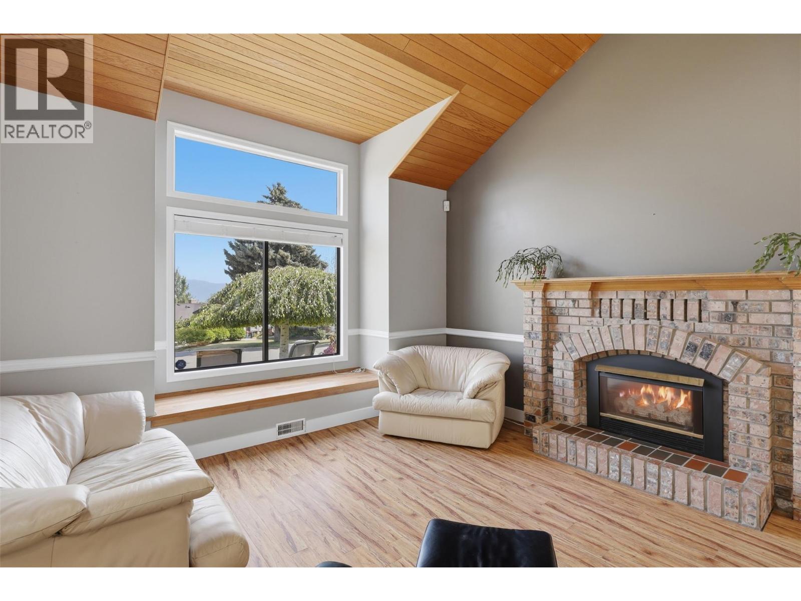 862 Greybriar Court, Kamloops, BC - Indoor Photo Showing Living Room With Fireplace