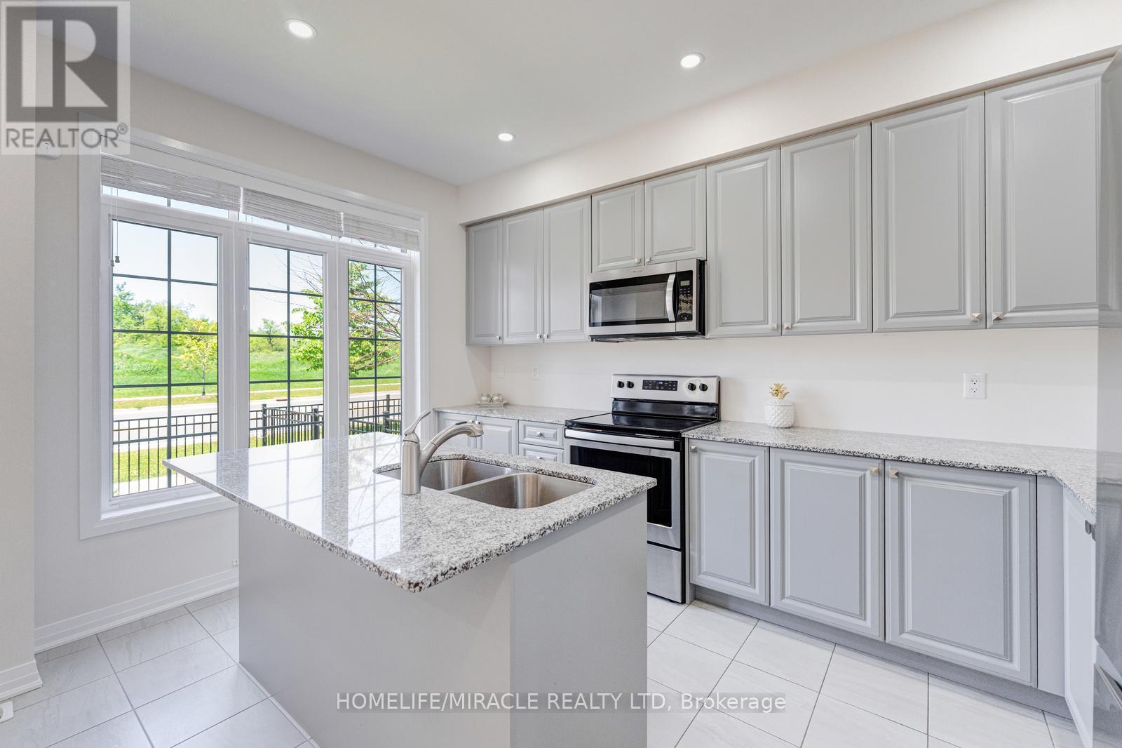 12 - 172 Parkinson Crescent, Orangeville, ON - Indoor Photo Showing Kitchen With Double Sink With Upgraded Kitchen