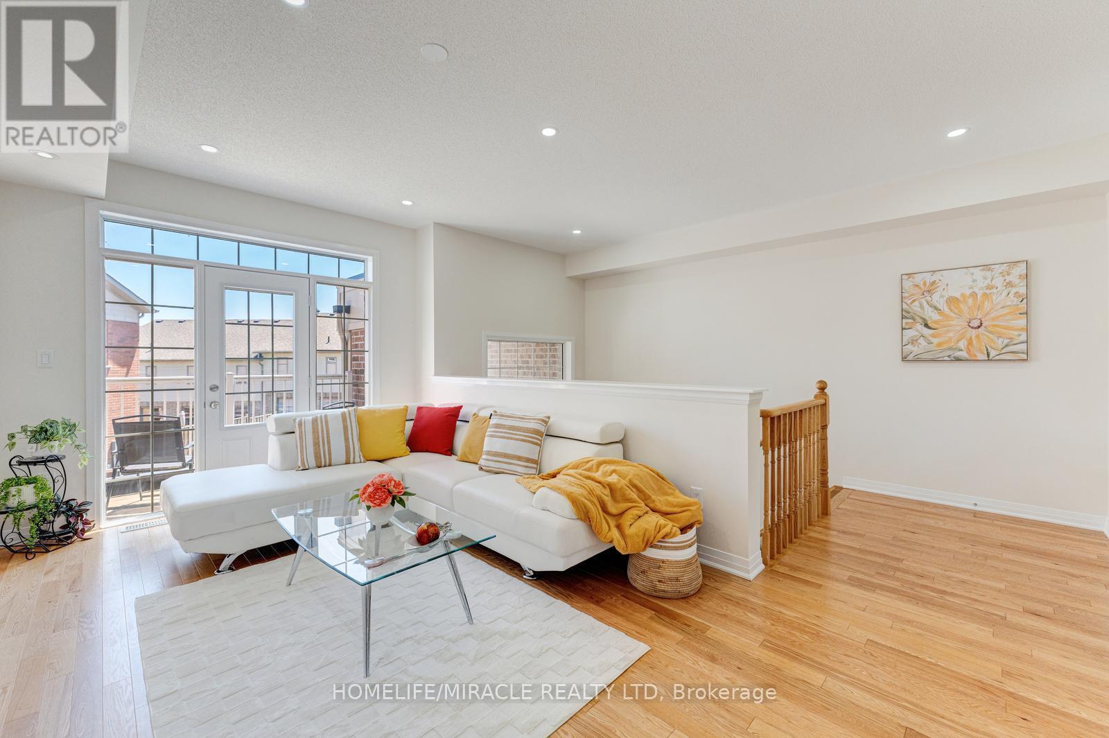 12 - 172 Parkinson Crescent, Orangeville, ON - Indoor Photo Showing Living Room
