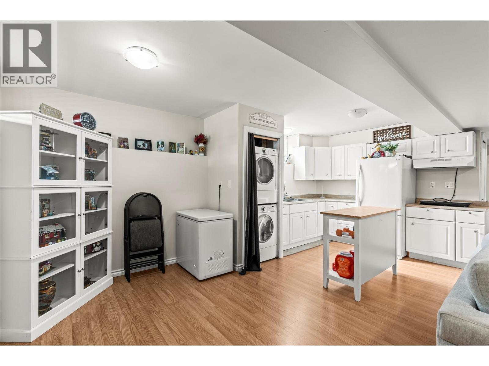 4400 15 Avenue, Vernon, BC - Indoor Photo Showing Kitchen
