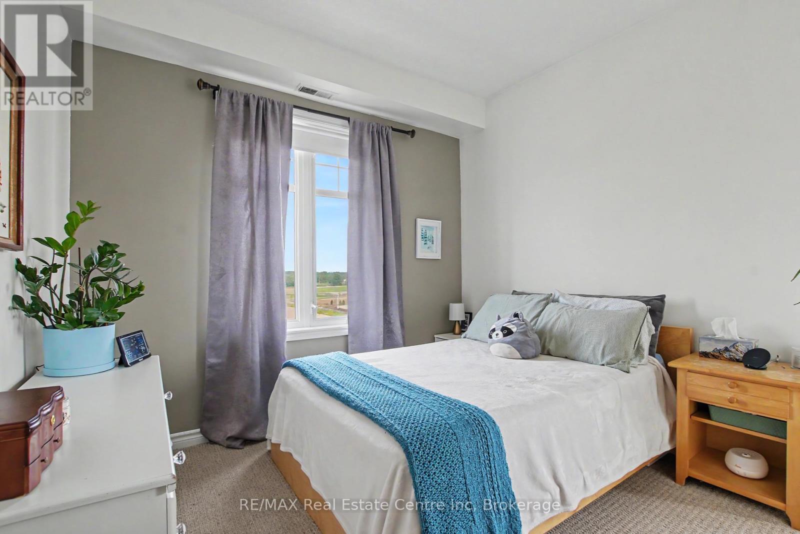410 - 2 Colonial Drive, Guelph (Pineridge/Westminster Woods), ON - Indoor Photo Showing Bedroom