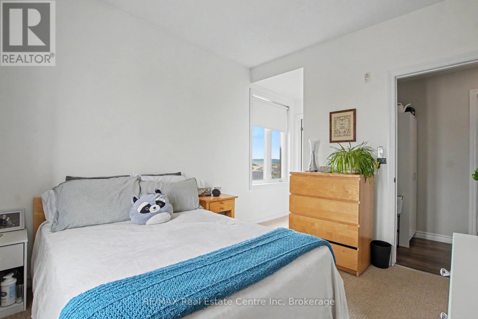 410 - 2 Colonial Drive, Guelph (Pineridge/Westminster Woods), ON - Indoor Photo Showing Bedroom