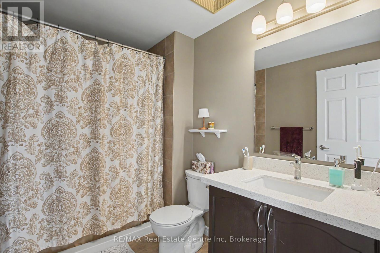 410 - 2 Colonial Drive, Guelph (Pineridge/Westminster Woods), ON - Indoor Photo Showing Bathroom