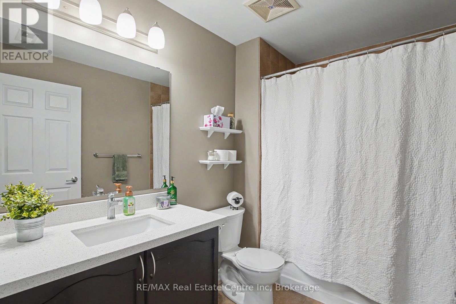 410 - 2 Colonial Drive, Guelph (Pineridge/Westminster Woods), ON - Indoor Photo Showing Bathroom