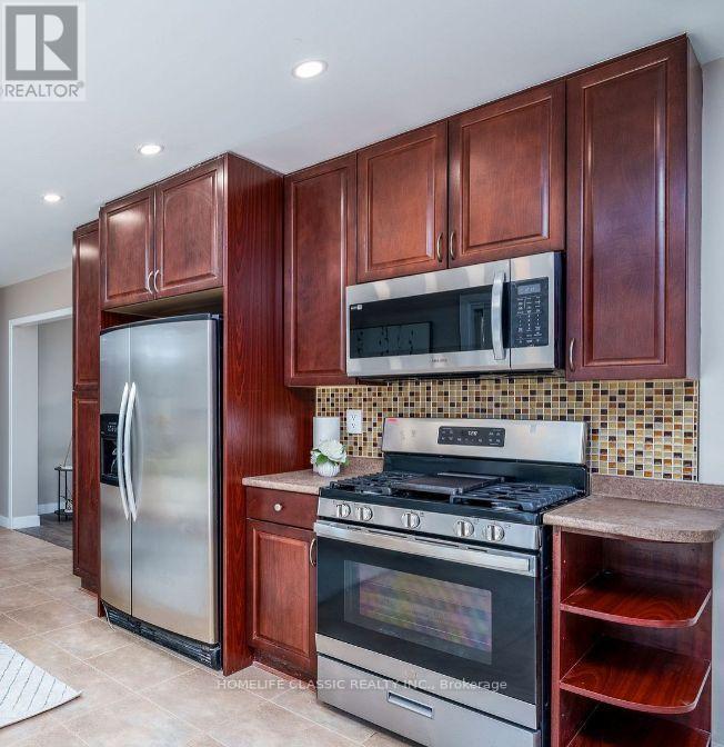 583 Elliott Crescent, Milton, ON - Indoor Photo Showing Kitchen