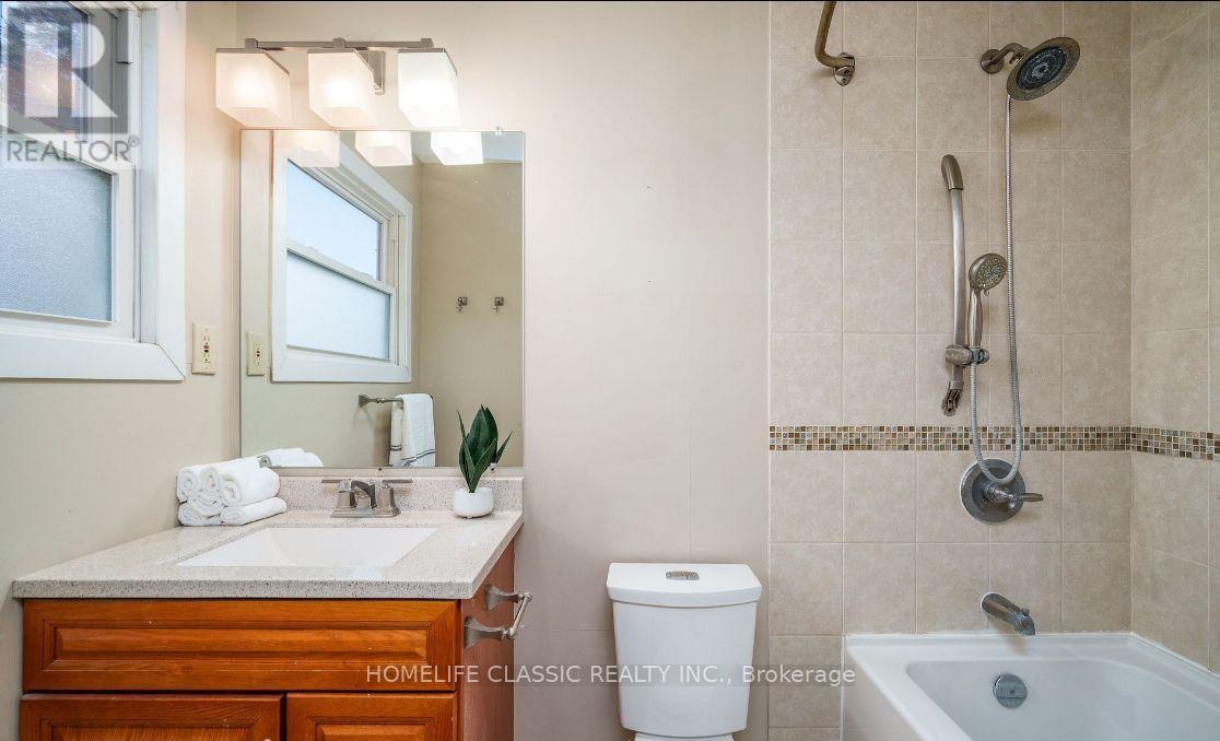 583 Elliott Crescent, Milton, ON - Indoor Photo Showing Bathroom