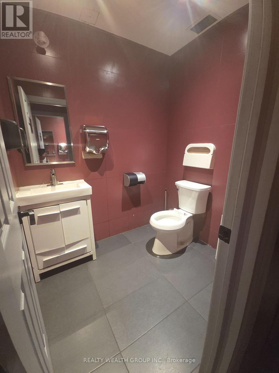 211 - 9737 Yonge Street, Richmond Hill, ON