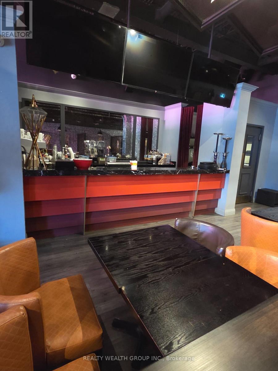 211 - 9737 Yonge Street, Richmond Hill, ON