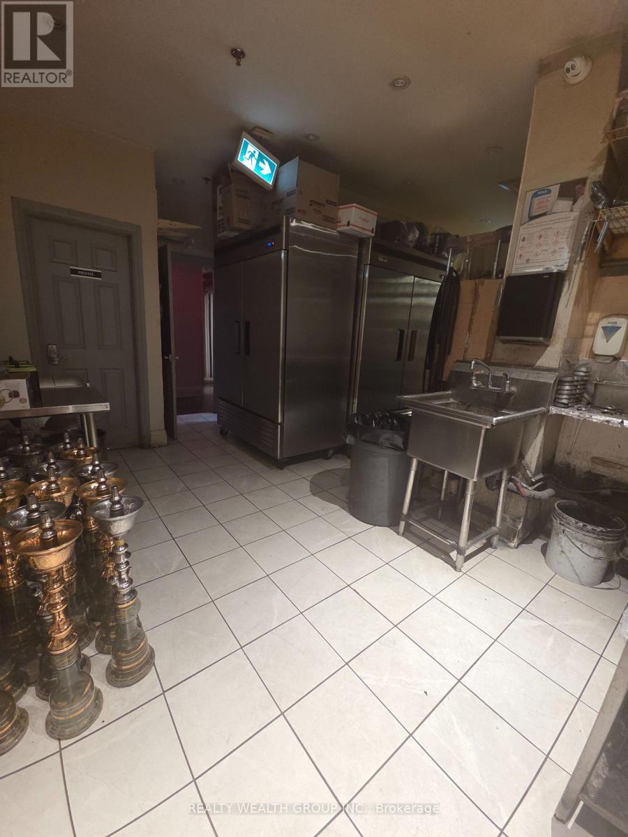 211 - 9737 Yonge Street, Richmond Hill, ON