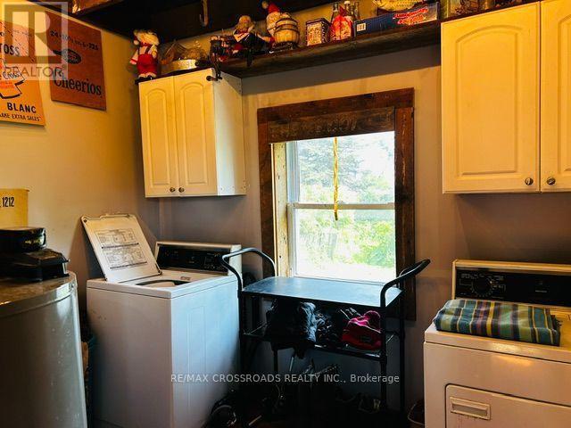 498 Eldon Station Road S, Kawartha Lakes, ON - Indoor Photo Showing Laundry Room