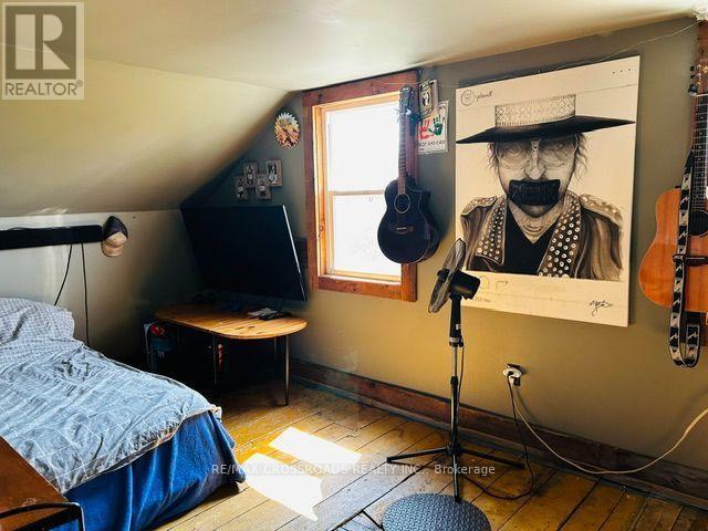 498 Eldon Station Road S, Kawartha Lakes, ON - Indoor Photo Showing Bedroom