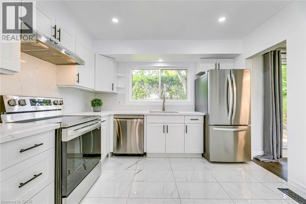 356 Dunlop Crescent, Burlington, ON - Indoor Photo Showing Kitchen