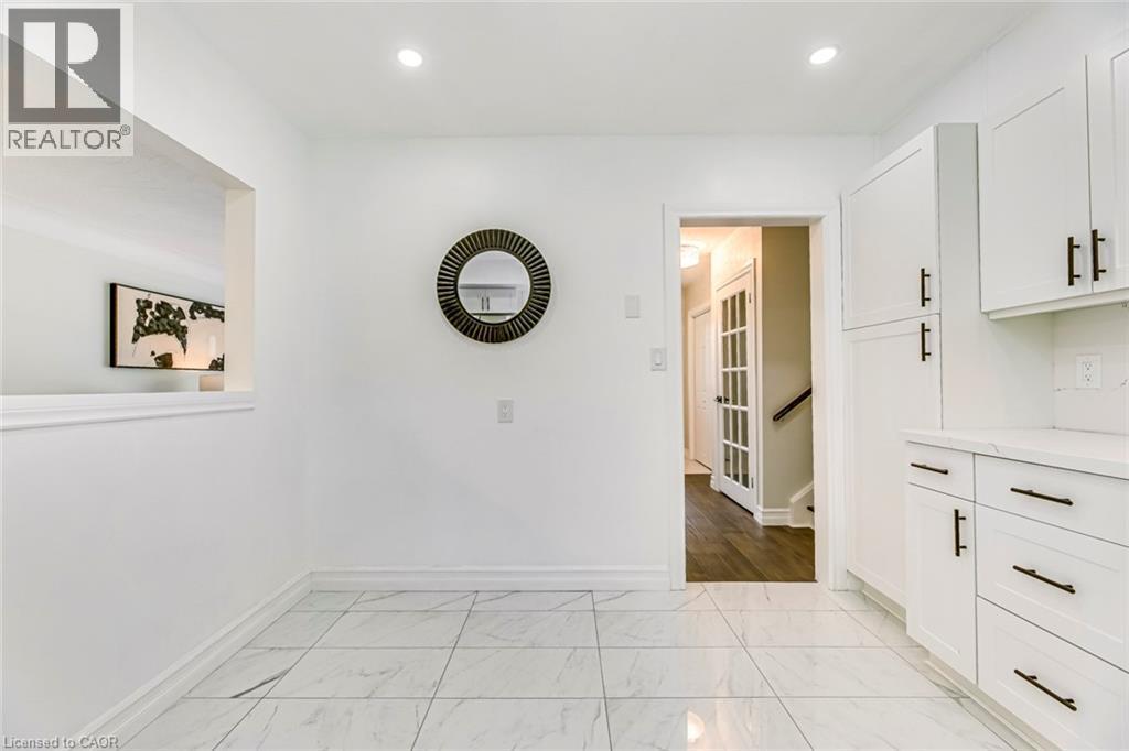356 Dunlop Crescent, Burlington, ON - Indoor