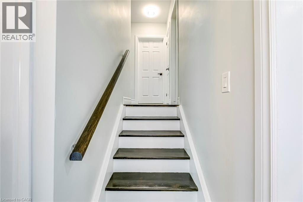 356 Dunlop Crescent, Burlington, ON - Indoor Photo Showing Other Room