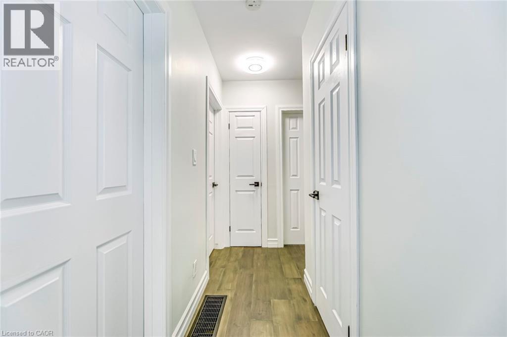 356 Dunlop Crescent, Burlington, ON - Indoor Photo Showing Other Room