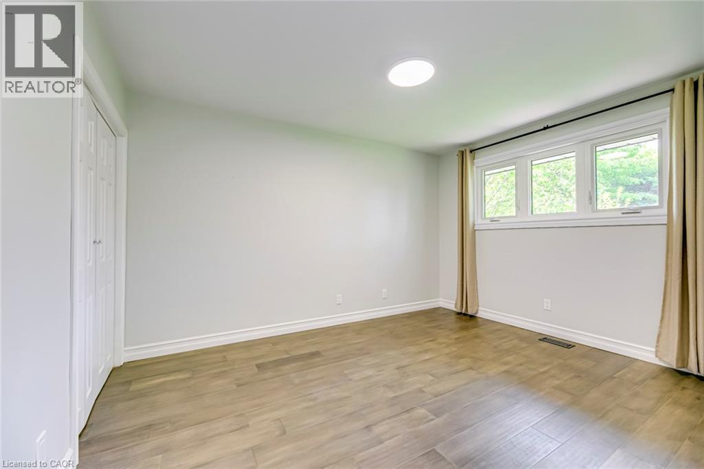 356 Dunlop Crescent, Burlington, ON - Indoor Photo Showing Other Room