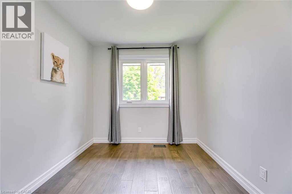 356 Dunlop Crescent, Burlington, ON - Indoor Photo Showing Other Room