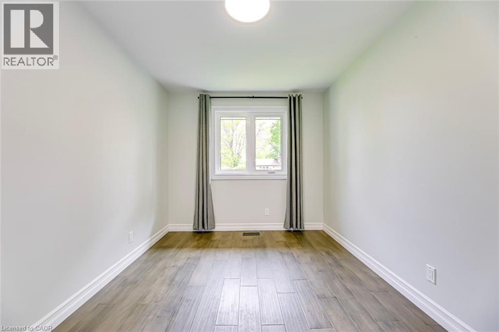 356 Dunlop Crescent, Burlington, ON - Indoor Photo Showing Other Room
