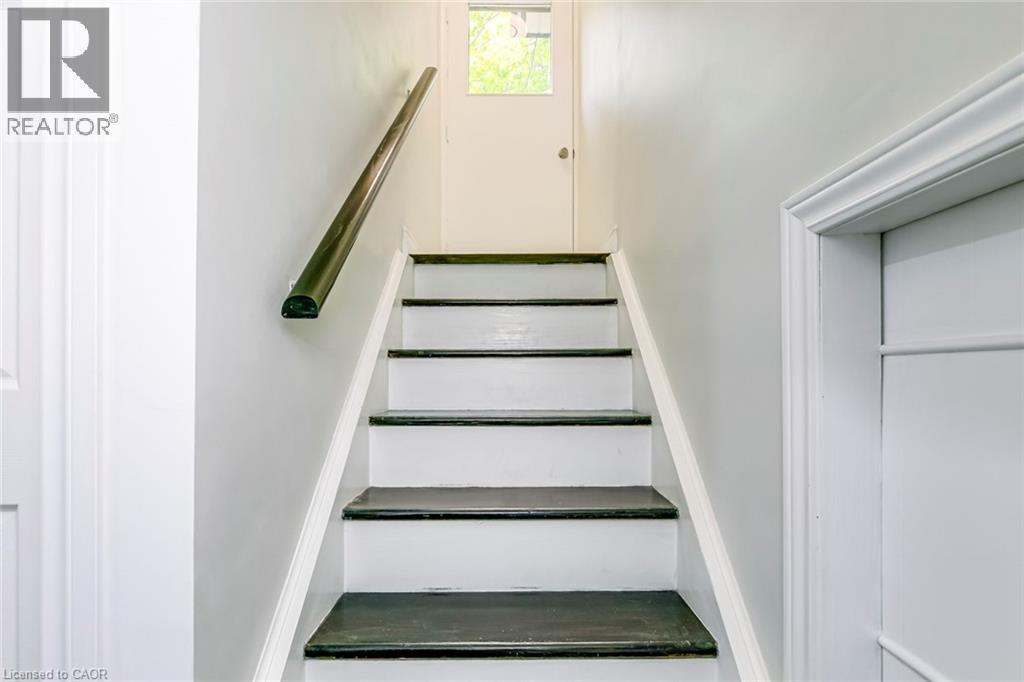 356 Dunlop Crescent, Burlington, ON - Indoor Photo Showing Other Room