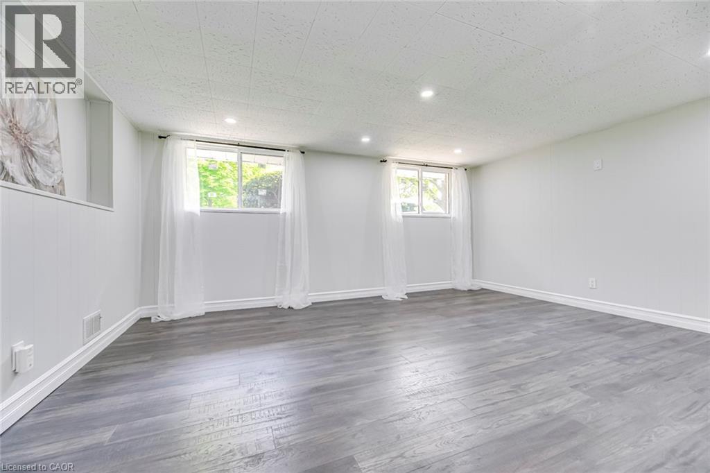 356 Dunlop Crescent, Burlington, ON - Indoor Photo Showing Other Room