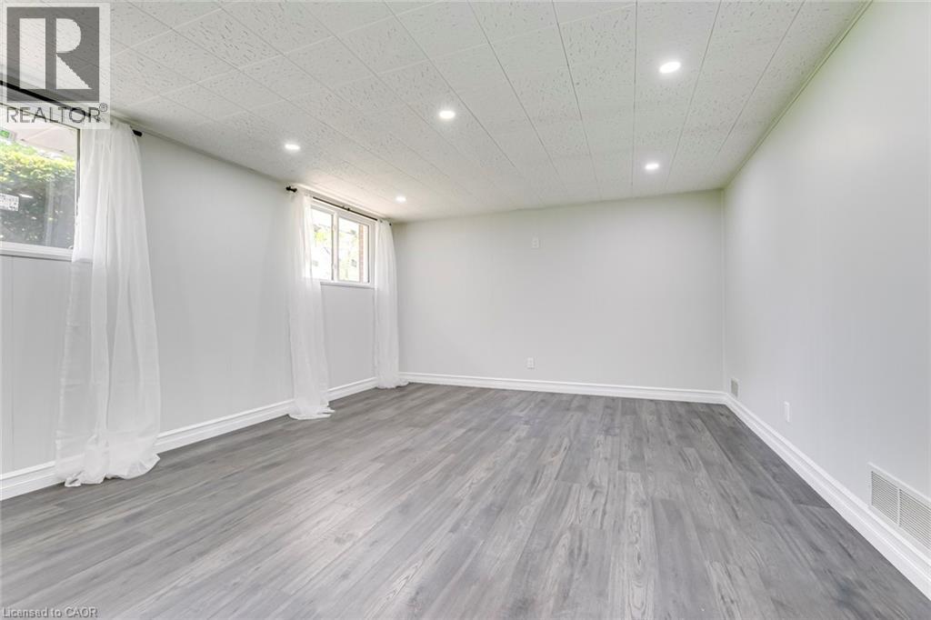 356 Dunlop Crescent, Burlington, ON - Indoor Photo Showing Other Room