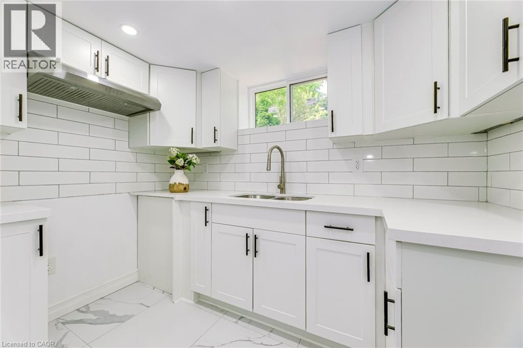 356 Dunlop Crescent, Burlington, ON - Indoor Photo Showing Kitchen With Double Sink