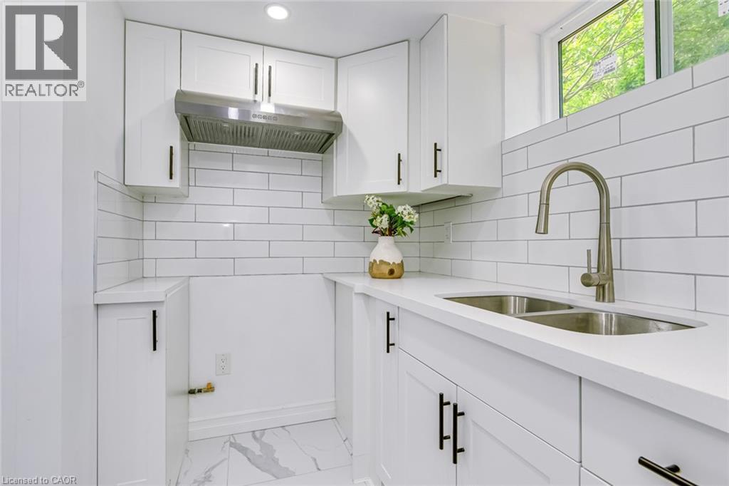 356 Dunlop Crescent, Burlington, ON - Indoor Photo Showing Kitchen With Double Sink