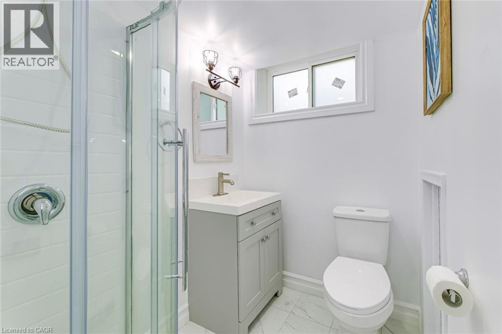 356 Dunlop Crescent, Burlington, ON - Indoor Photo Showing Bathroom