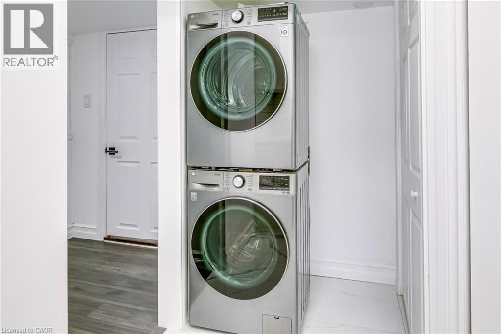 356 Dunlop Crescent, Burlington, ON - Indoor Photo Showing Laundry Room