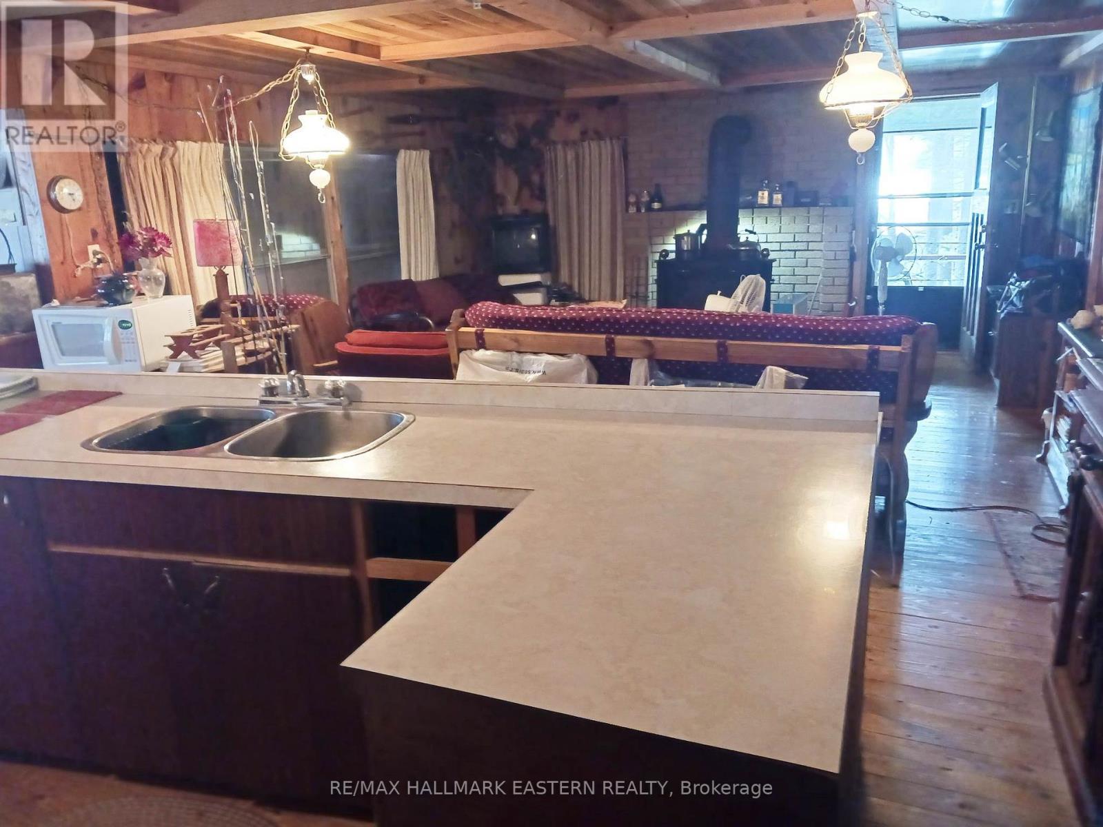 17 Fire Route 92A, Havelock-Belmont-Methuen (Belmont-Methuen), ON - Indoor Photo Showing Kitchen With Double Sink